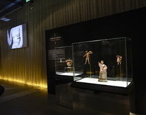 Εγκαινιάστηκε η περιοδεύουσα έκθεση «Οι αμέτρητες όψεις του Ωραίου» στο Μουσείο Μαρμαροτεχνίας, στην Τήνο