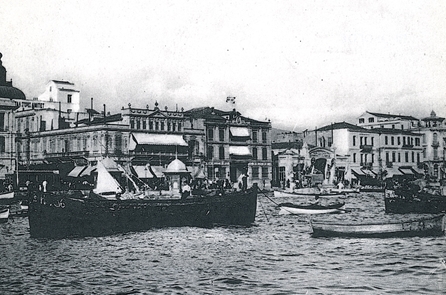 Άποψη της Θεσσαλονίκης από τη θάλασσα (1915) - Αρχείο Διεύθυνσης Πολεοδομίας Θεσσαλονίκης.